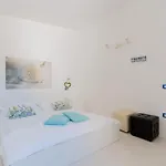 Deliziosa Patrizia A Villa *